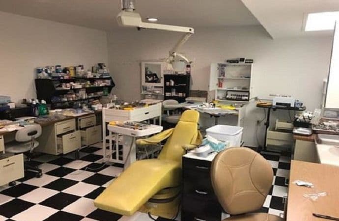 Uhapšen stomatolog iz Crne Gore: Držao ilegalnu ordinaciju u SAD Uhapšen stomatolog iz Crne Gore: Držao ilegalnu ordinaciju u SAD