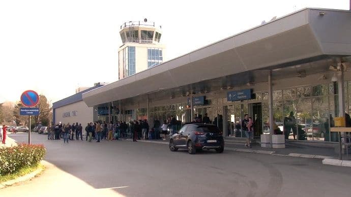 Predstavnici Lufthanse na Aerodromu Tivat uoci prvog leta te kompanije ka CG Predstavnici Lufthanse na Aerodromu Tivat uoci prvog leta te kompanije ka CG