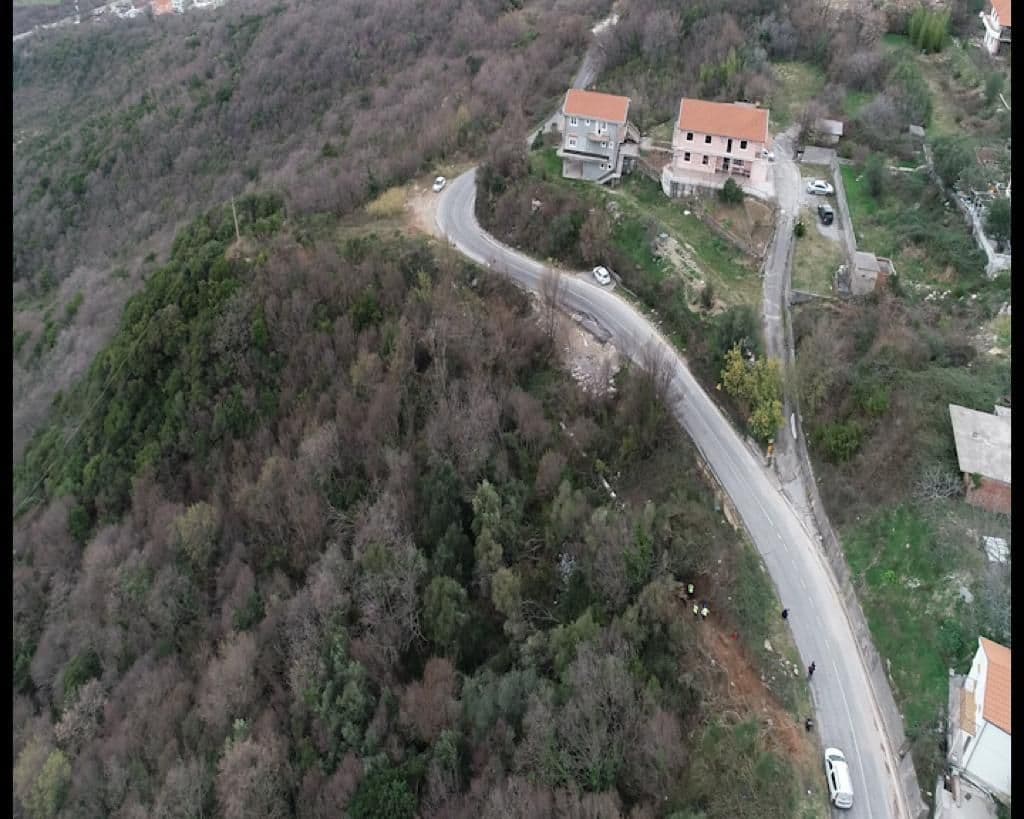 Zbog klizišta iznad Budve pukla čelična cijev Zbog klizišta iznad Budve pukla čelična cijev