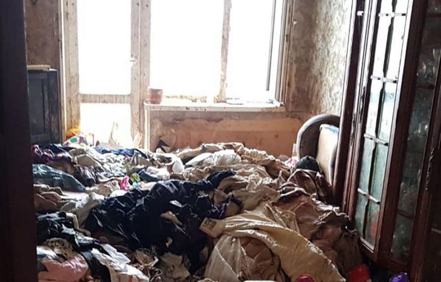 U stanu prepunom smeća i bubašvaba pronađena djevojčica koja ne zna da priča! (UZNEMIRUJUĆE) U stanu prepunom smeća i bubašvaba pronađena djevojčica koja ne zna da priča! (UZNEMIRUJUĆE)