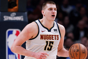 Jokić pobjedonosnim košem srušio Dalas (VIDEO) Jokić pobjedonosnim košem srušio Dalas (VIDEO)