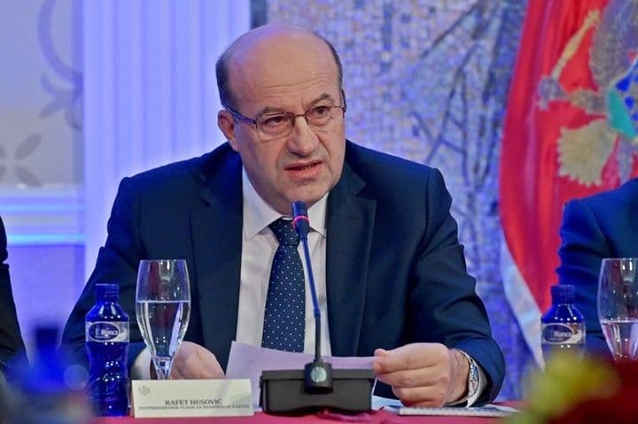 Husović: Vlada vrijedno radi i ne vodi propagandu Husović: Vlada vrijedno radi i ne vodi propagandu