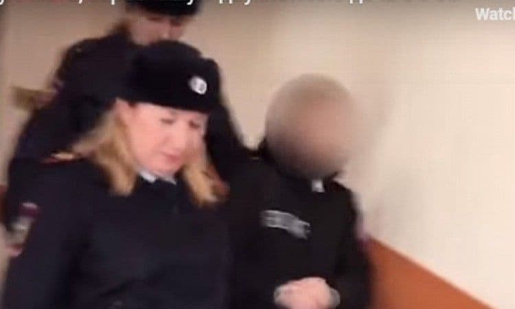 Bacila bebu sa devetog sprata pa skočila za njom, obje preživjele Bacila bebu sa devetog sprata pa skočila za njom, obje preživjele