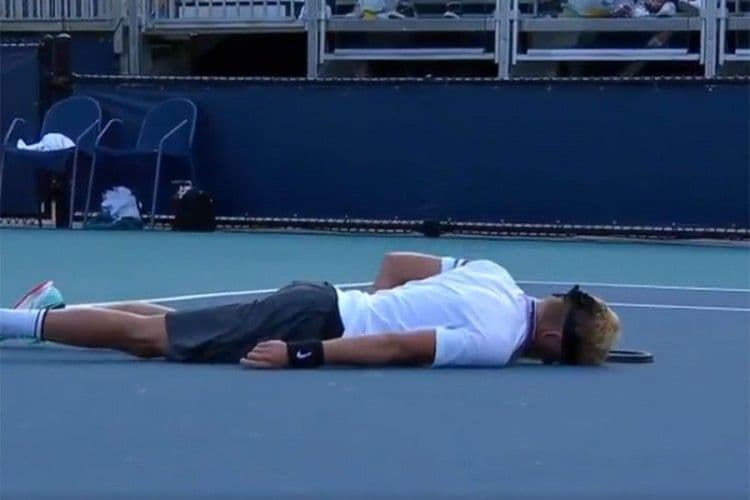 Španski teniser se srušio usred meča Španski teniser se srušio usred meča