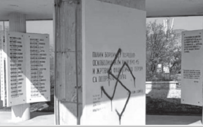 Oskrnavljen spomenik na Trijepču Oskrnavljen spomenik na Trijepču