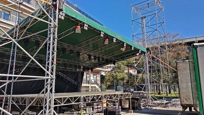 Počelo montiranje bine za Cecin koncert u Herceg Novom FOTO: Radio Jadran