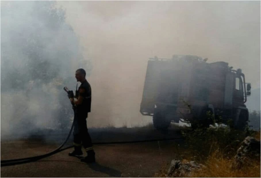 Cetinje: Vatrogasci gase požare na više lokacija Cetinje: Vatrogasci gase požare na više lokacija