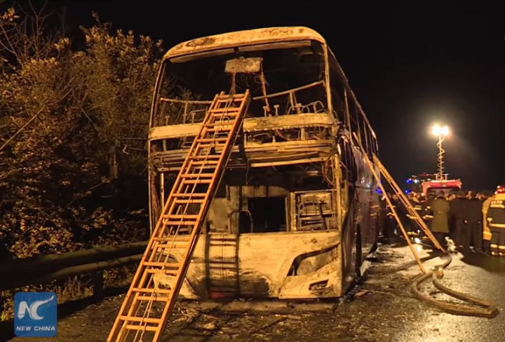 Zapalio se autobus, 26 osoba stradalo Zapalio se autobus, 26 osoba stradalo