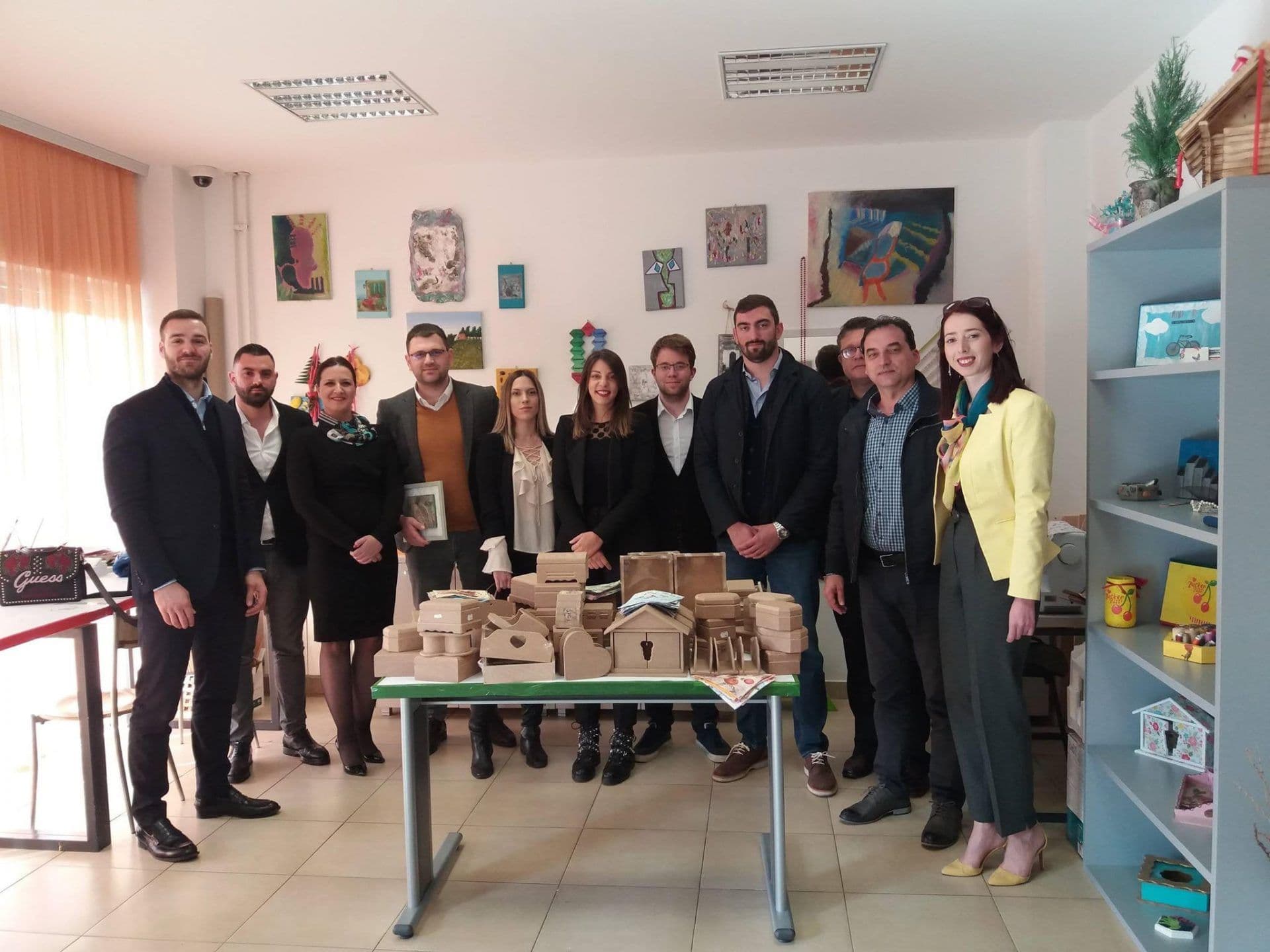 Mladi DPS Podgorica posjetili JU Kakaricka gora i uručili donaciju Mladi DPS Podgorica posjetili JU Kakaricka gora i uručili donaciju