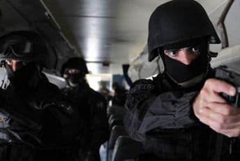 Zaplijenjeno 1,6 tona droge i 434 komada oružja, rat klanova još žešći Zaplijenjeno 1,6 tona droge i 434 komada oružja, rat klanova još žešći