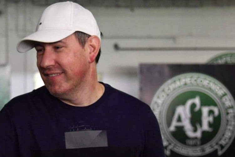 Preživio tragičnu nesreću Šapekoensea pa umro tokom utakmice Preživio tragičnu nesreću Šapekoensea pa umro tokom utakmice