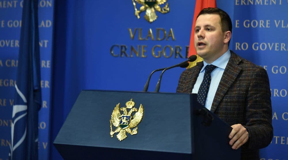 Za šest mjeseci 475 zaposlenih manje na lokalnom nivou, ušteda 3,4 miliona eura Za šest mjeseci 475 zaposlenih manje na lokalnom nivou, ušteda 3,4 miliona eura