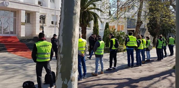 Opkolili Vladu, Predsjedništvo i zgradu VDT-a Foto: Facebook/Slaviša Grubiša