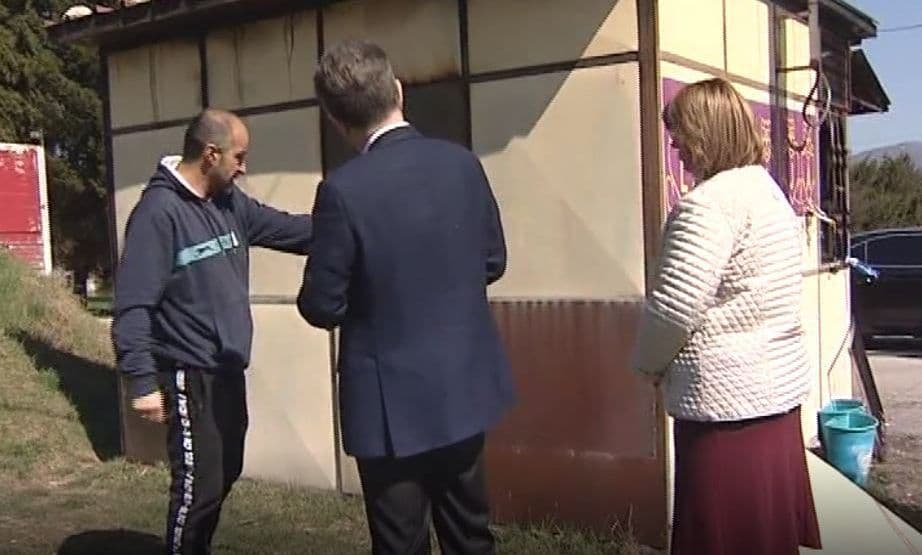 Tu smo da prenesemo poruku Vlade da je Crna Gora Vaša država koja će Vas zaštititi Tu smo da prenesemo poruku Vlade da je Crna Gora Vaša država koja će Vas zaštititi