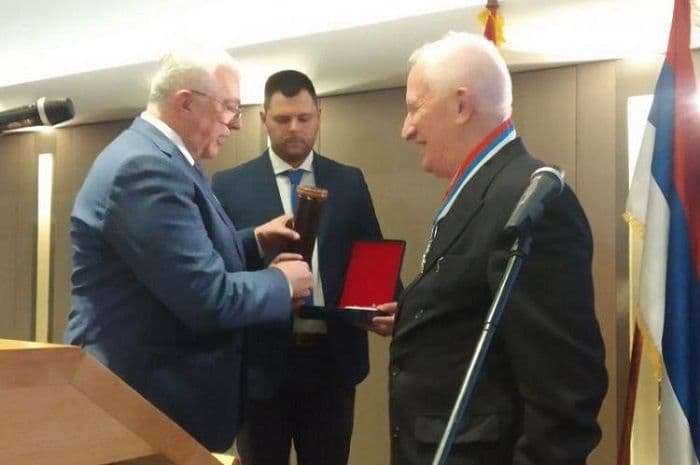 Bećković: Namnožili su se oni koji ne vole Srbe, ali vole lokacije u Beogradu Bećković: Namnožili su se oni koji ne vole Srbe, ali vole lokacije u Beogradu