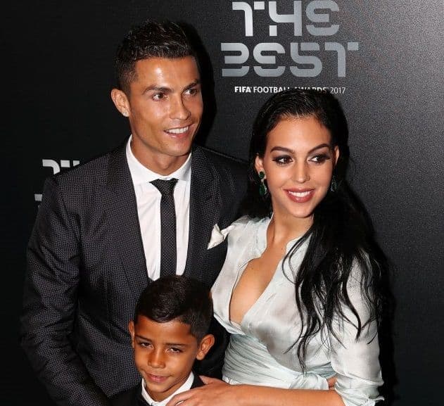 Radila je u butiku, a onda je jedan dan ušetao Ronaldo i promijenio joj život Radila je u butiku, a onda je jedan dan ušetao Ronaldo i promijenio joj život