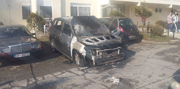 Sve upućuje da su požari na vozilima doktora podmetnuti Foto: Radio CG