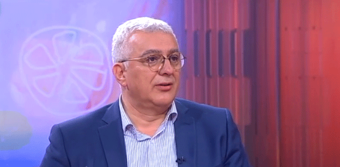 Crnogorska vlast se obrukala što je zabranila Bećkoviću ulazak u CG Crnogorska vlast se obrukala što je zabranila Bećkoviću ulazak u CG