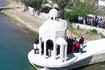 Uprava policije: Nema opsade Tivta, ne pružamo asistenciju kako bi se srušila krstionica Uprava policije: Nema opsade Tivta, ne pružamo asistenciju kako bi se srušila krstionica