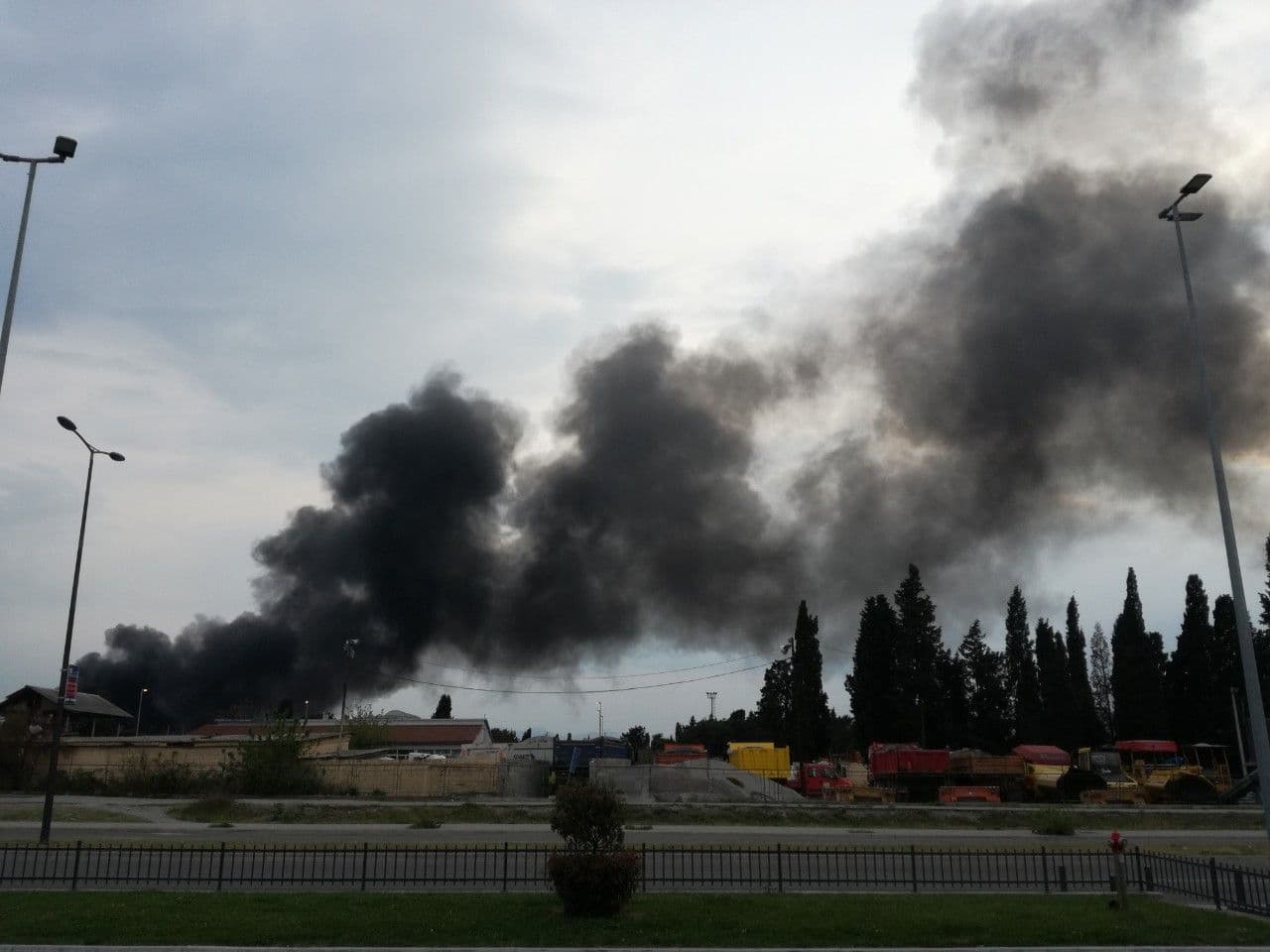 Opet gore gume kod "Našeg diskonta" (FOTO) Foto: Portal Analitika