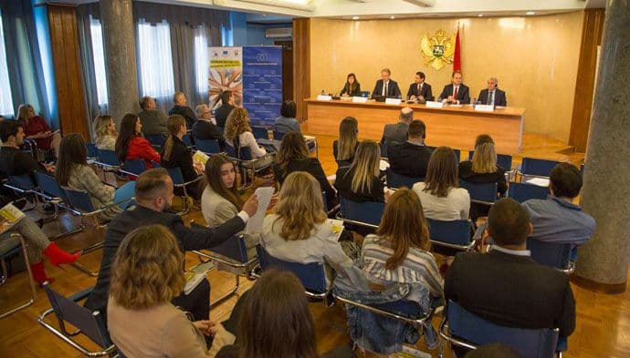 Nova generacija romske zajednice kompetentna da utiče na proces donošenja odluka Nova generacija romske zajednice kompetentna da utiče na proces donošenja odluka