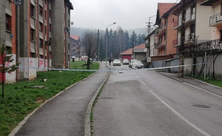 Bačena eksplozivna naprava na vozilo, detonacija probudila građane Bačena eksplozivna naprava na vozilo, detonacija probudila građane