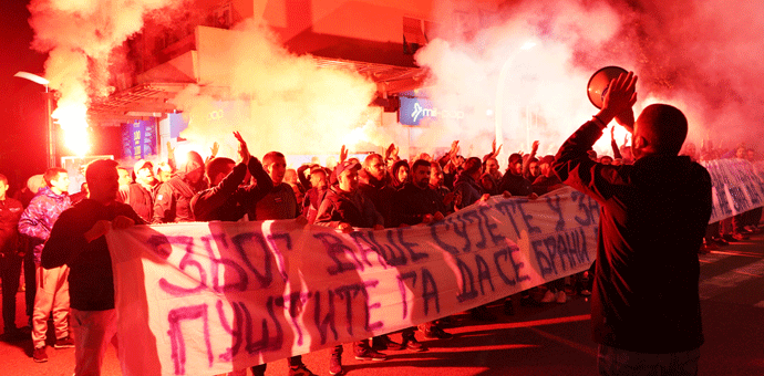 Varvari ispred Tužilaštva: Oslobodite Čaku Foto: IN4S