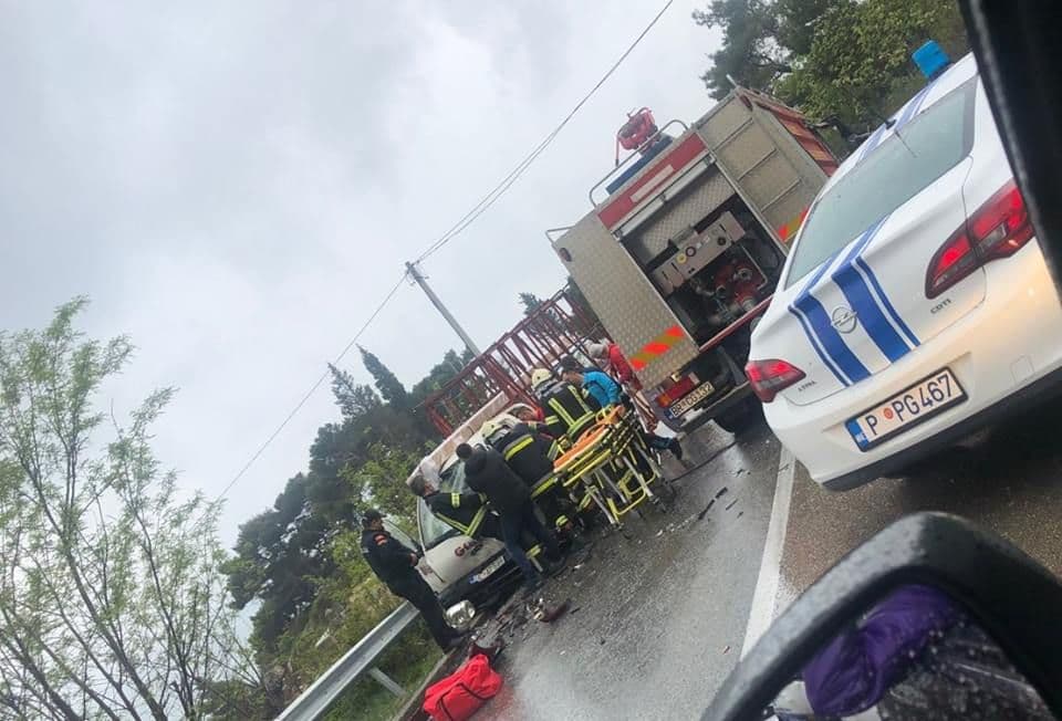 Povrijedjen muškarac u udesu na putu Bar Sutomore (FOTO) Povrijedjen muškarac u udesu na putu Bar Sutomore (FOTO)