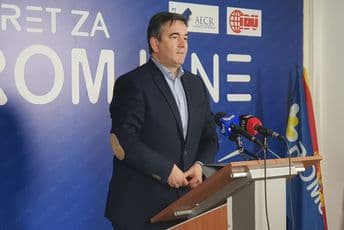 Medojević: Direktna demokratija- kako građanima vratiti zarobljenu državu Medojević: Direktna demokratija- kako građanima vratiti zarobljenu državu