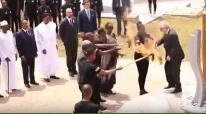 Junker umalo zapalio prvu damu Ruande (VIDEO) Junker umalo zapalio prvu damu Ruande (VIDEO)