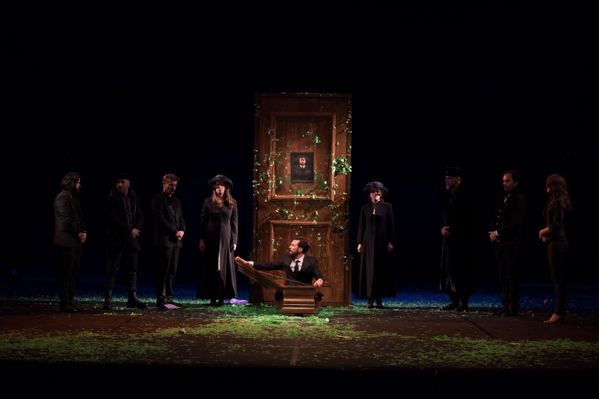 Predstava Samoubica sjutra na Velikoj sceni Predstava Samoubica sjutra na Velikoj sceni