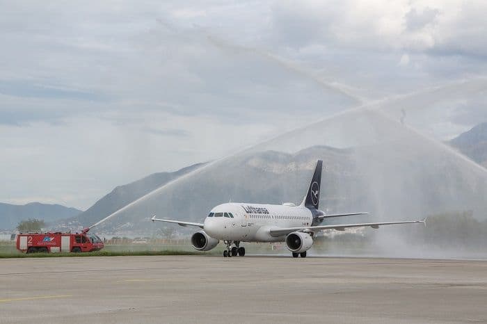 Prvi put u istoriji Lufthansa sletio u Crnu Goru Prvi put u istoriji Lufthansa sletio u Crnu Goru