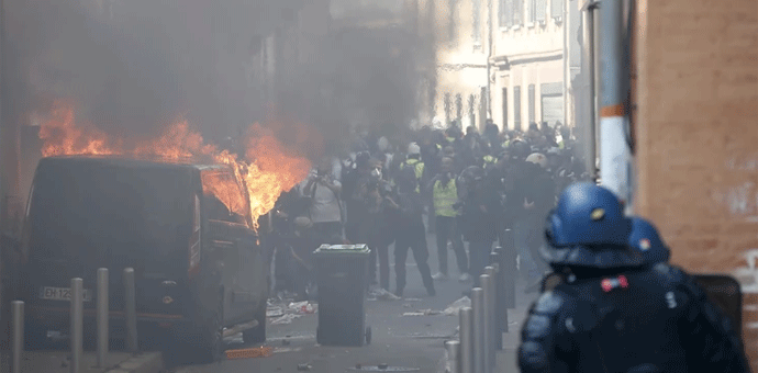 Policija upotrijebila suzavac i šok-bombe u Tuluzu Foto: GUILLAUME HORCAJUELO / EPA