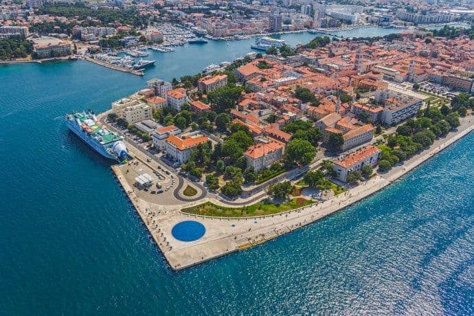 ZADAR: Kilo grožđa 10 eura, kapućino 6,5 eura, hamburger 22 eura... ZADAR: Kilo grožđa 10 eura, kapućino 6,5 eura, hamburger 22 eura...