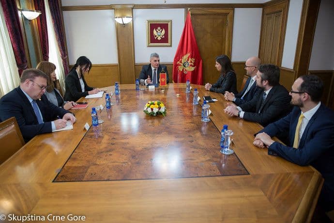 "Neučestvovanje opozicije u parlamentarnom životu otežava napredak države" "Neučestvovanje opozicije u parlamentarnom životu otežava napredak države"