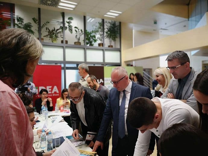 Posao prvo ponuditi domaćim radnicima Posao prvo ponuditi domaćim radnicima