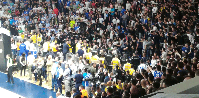 Jedan gledalac udaljen iz „Morače“ (VIDEO) Foto: Portal Analitika