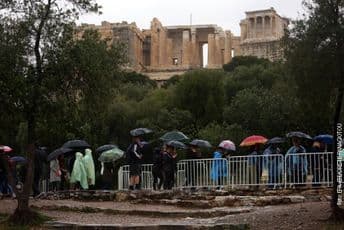 Grom udario u Akropolj, među povrijeđenima i turisti