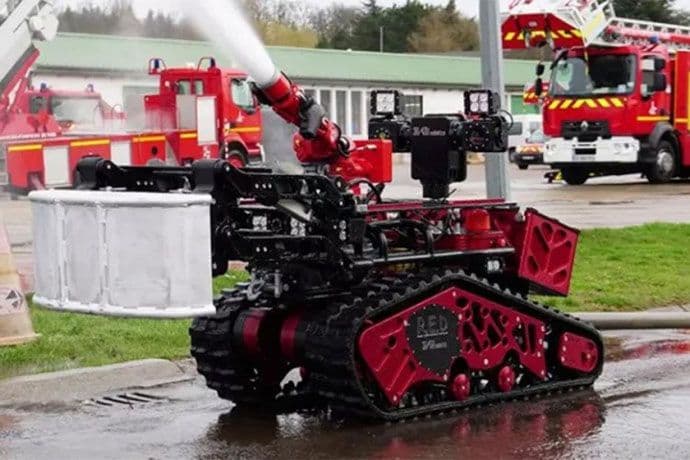 Robot koji je pomagao u spašavanju Notr Dama (VIDEO) Robot koji je pomagao u spašavanju Notr Dama (VIDEO)