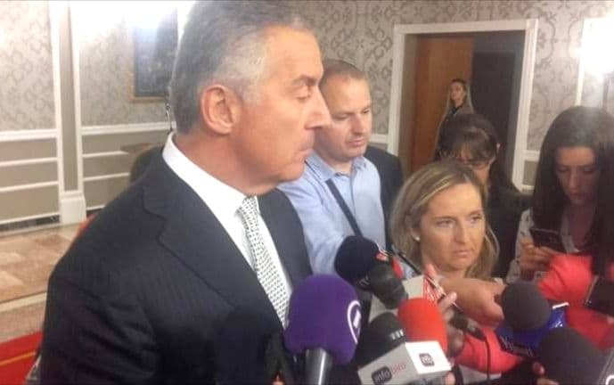 Đukanović: “Vijesti” prenijele apsolutnu neistinu koju sam demantovao Đukanović: “Vijesti” prenijele apsolutnu neistinu koju sam demantovao