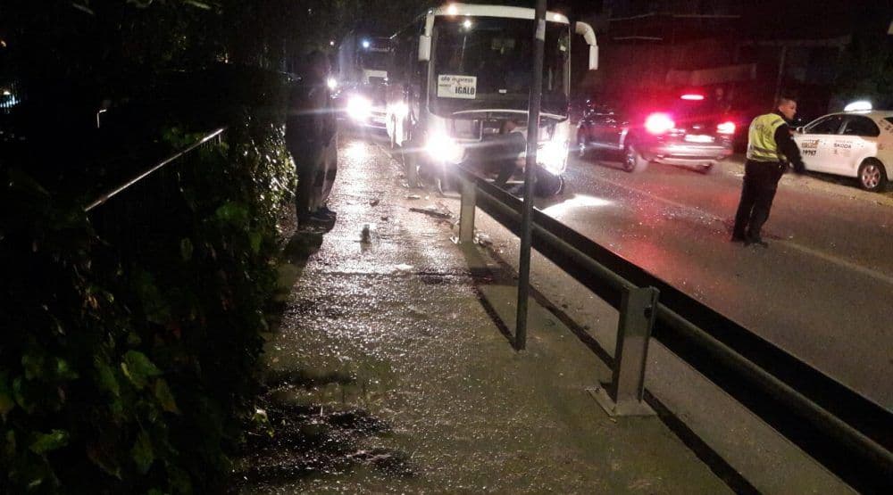 Herceg Novi: Autobus udario u dva automobila, povrijeđene dvije osobe Herceg Novi: Autobus udario u dva automobila, povrijeđene dvije osobe