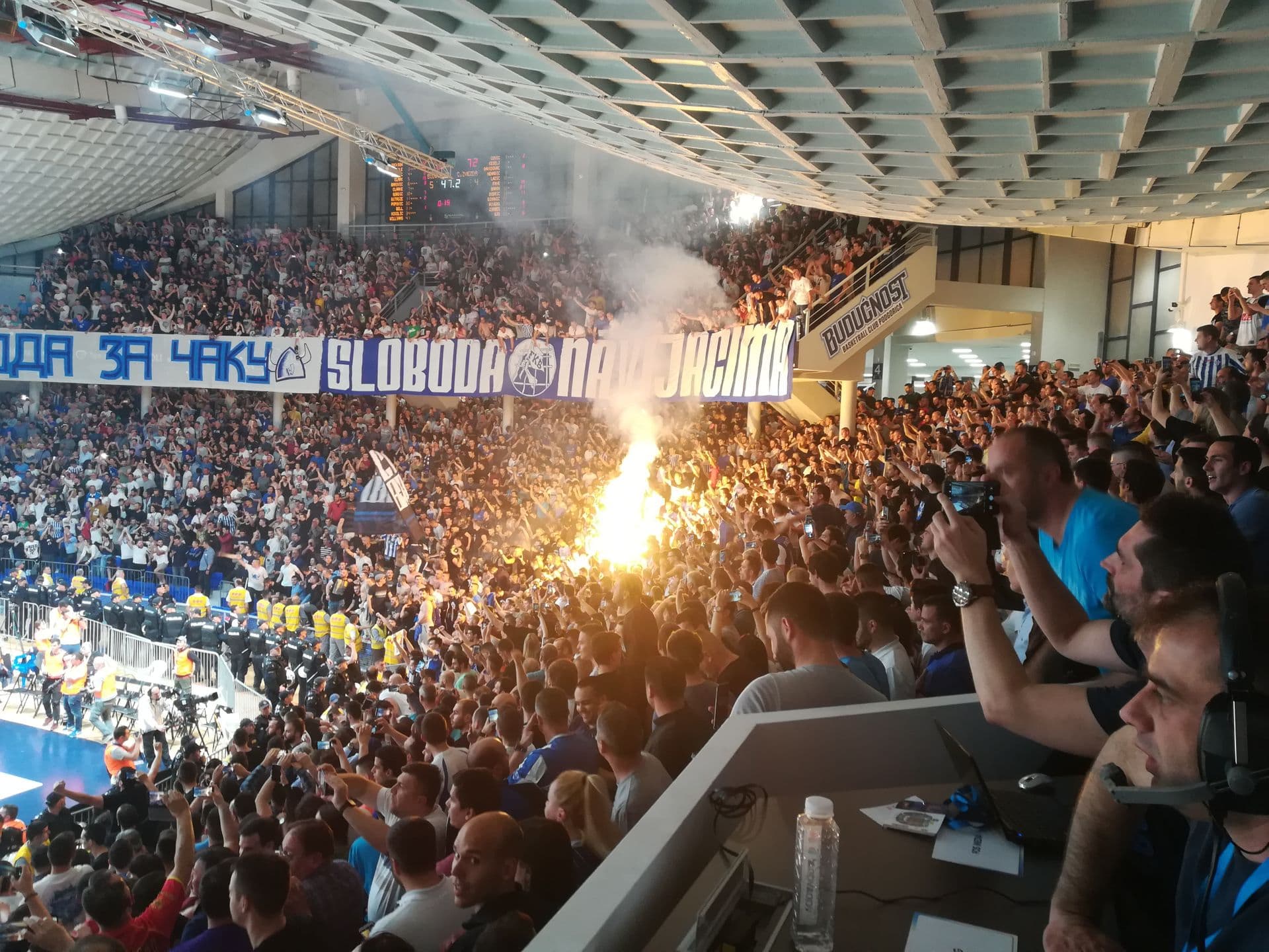 Novi video podrške košarkašima Budućnosti pred meč sezone Novi video podrške košarkašima Budućnosti pred meč sezone