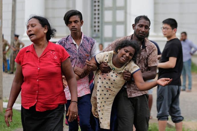 Broj mrtvih na Šri Lanki porastao na 290, 13 osoba uhapšeno Broj mrtvih na Šri Lanki porastao na 290, 13 osoba uhapšeno