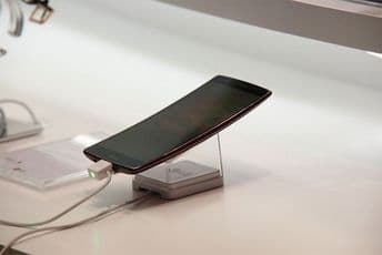 LG patentira telefon sa tri selfi kamere