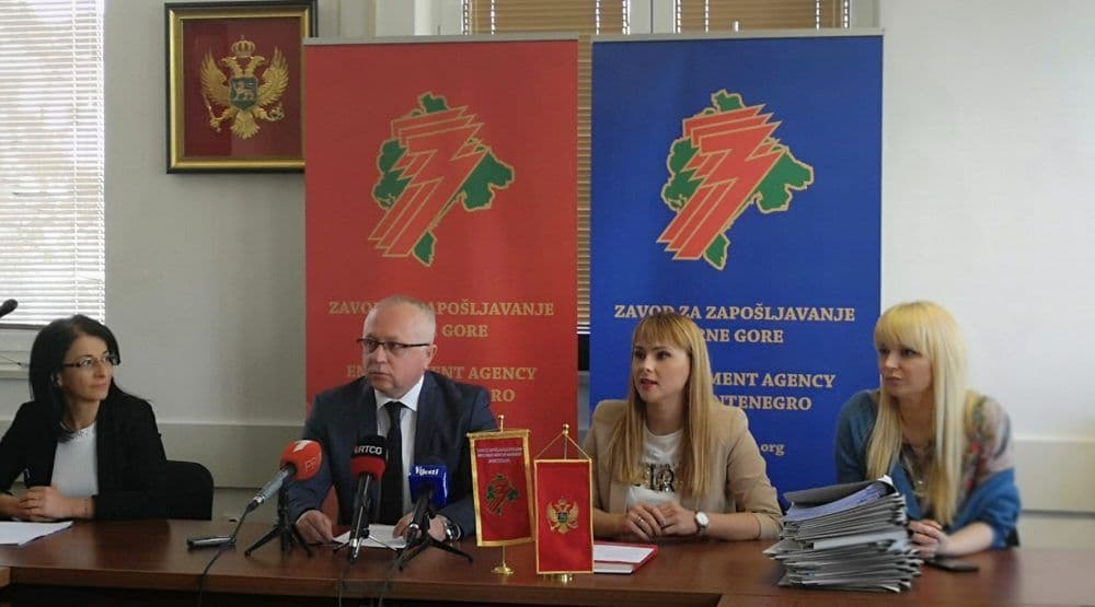 Potpisani ugovori sa izvođačima javnih radova, posao za 529 nezaposlenih Potpisani ugovori sa izvođačima javnih radova, posao za 529 nezaposlenih