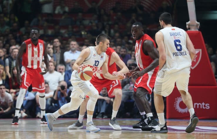 Zvezda kreirala atmosferu linča, pa uzela titulu Zvezda kreirala atmosferu linča, pa uzela titulu