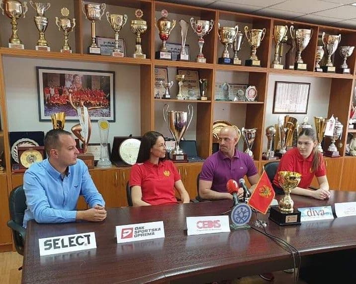 KAPISODA: Kadetkinje pokazale pravi pristup i odnos prema državnom grbu Foto: Stefan Ivanović/RSCG