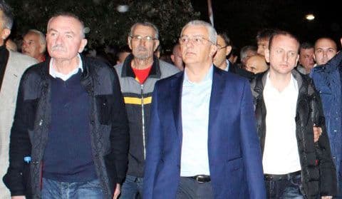 DF razmatra da se poslanici zabarikadiraju u parlamentu DF razmatra da se poslanici zabarikadiraju u parlamentu