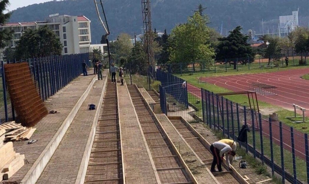 Počela rekonstrukcija stadiona u Baru (FOTO) Počela rekonstrukcija stadiona u Baru (FOTO)
