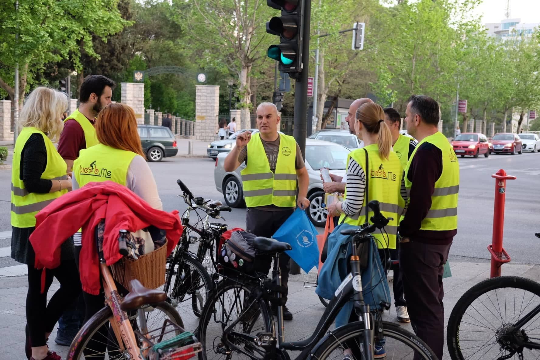 Podijeljeno 60 kompleta svjetala Podijeljeno 60 kompleta svjetala
